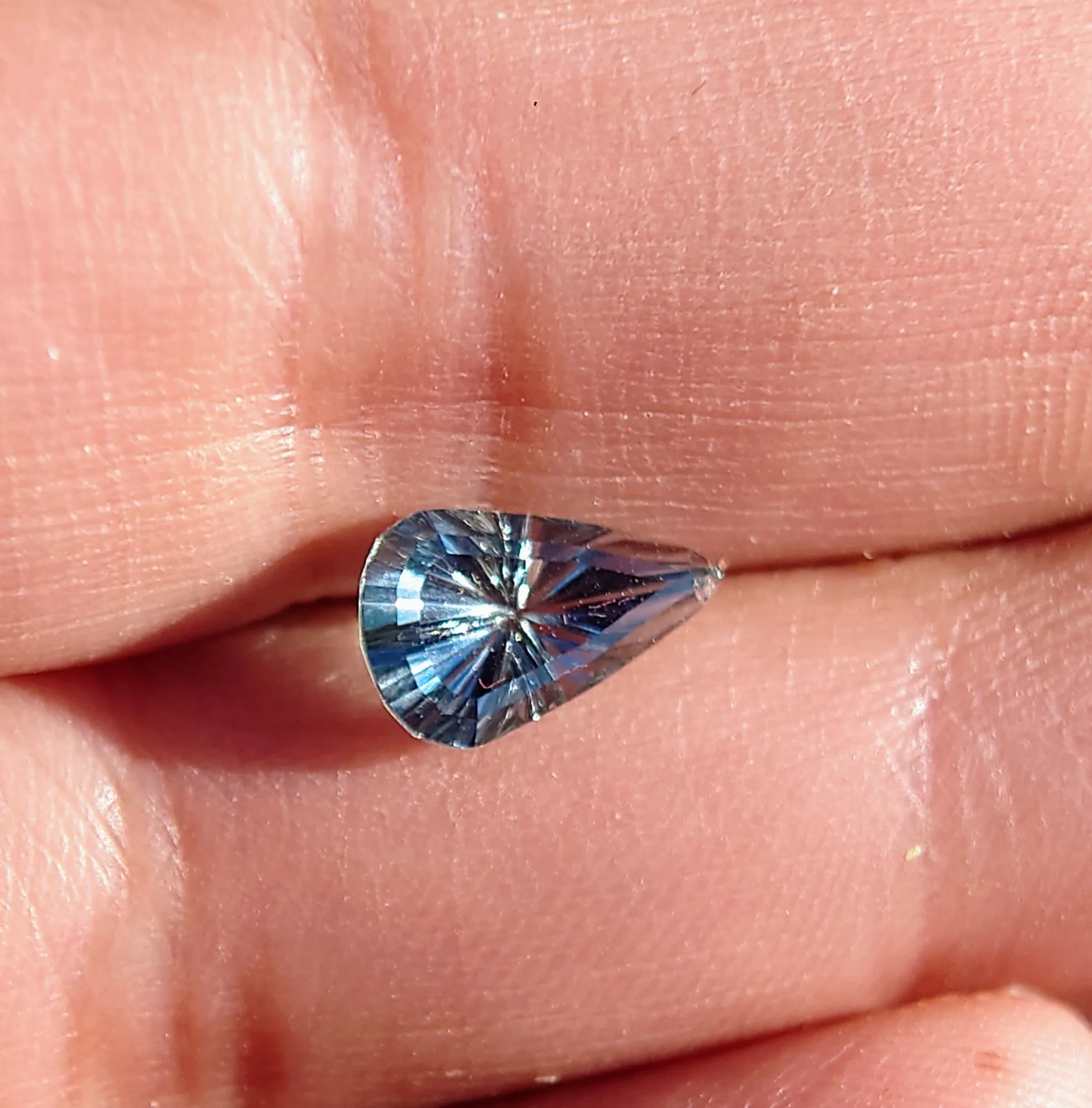 1.86ct FANTASY CUT PEAR SHAPE MONTANA SAPPHIRE