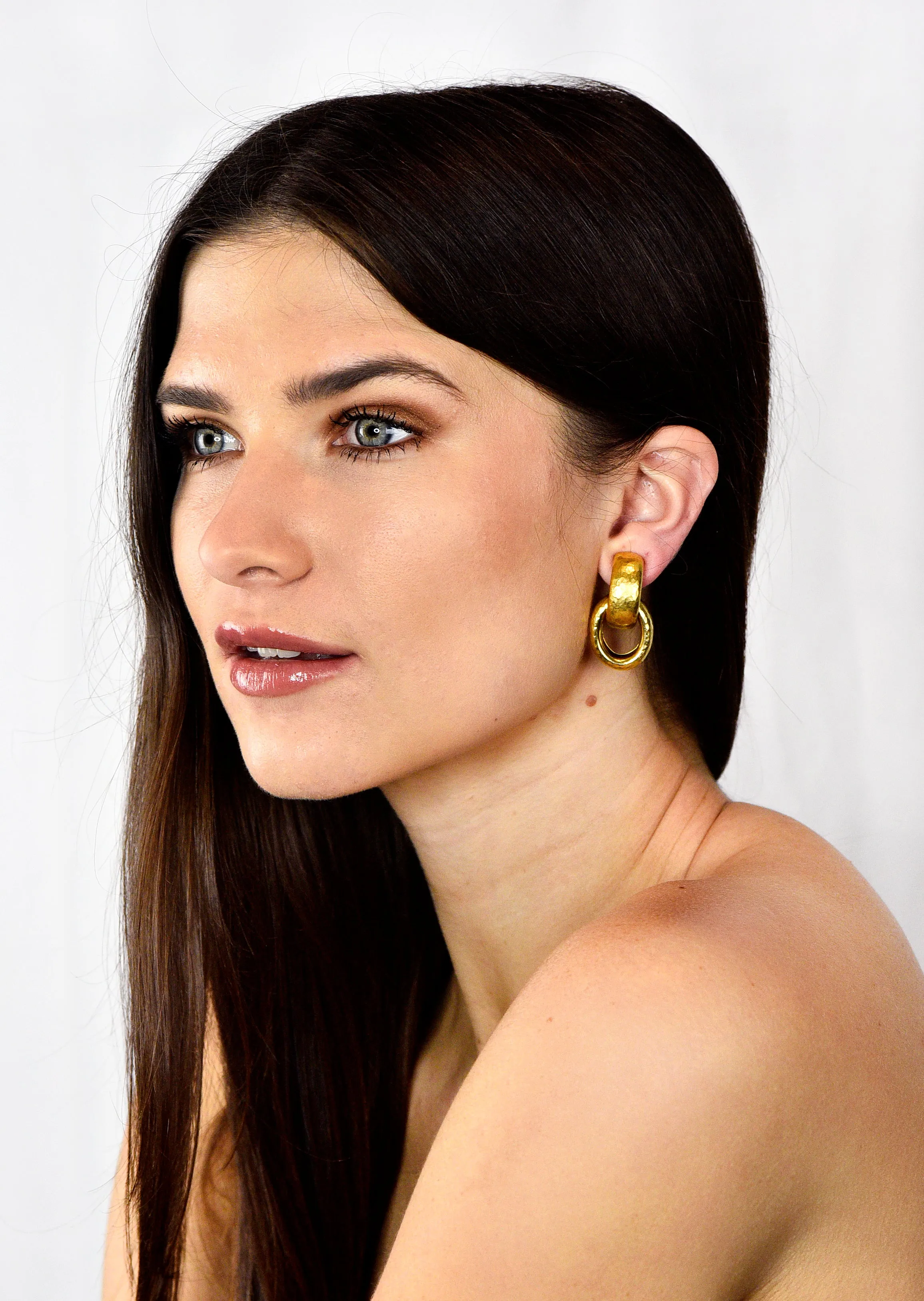 1989 Paloma Picasso Tiffany & Co. 18 Karat Gold Hammered Drop Ear-Clip Earrings