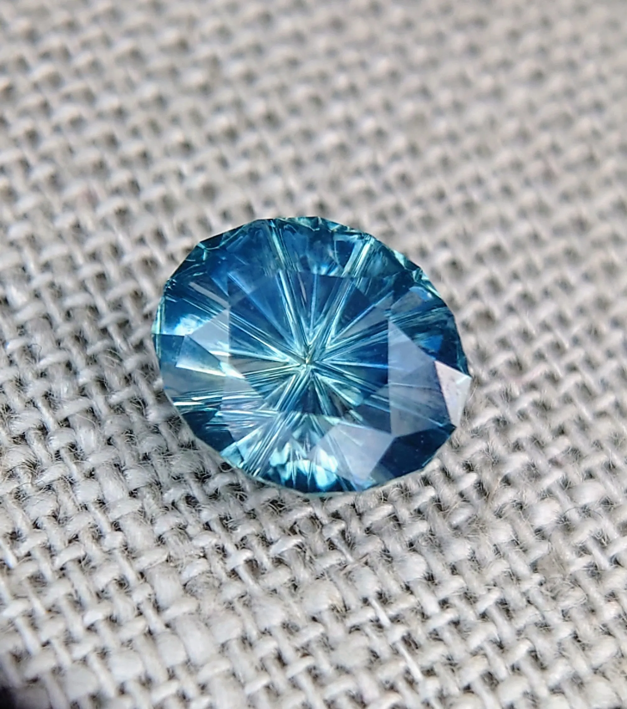 3.48ct FANTASY CUT OVAL MONTANA SAPPHIRE