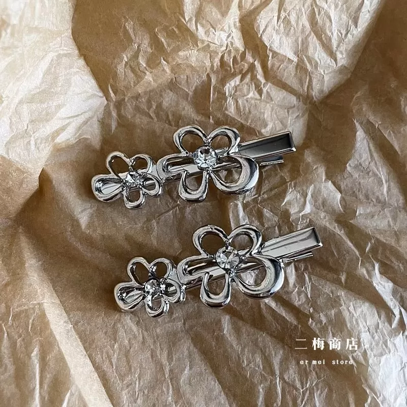 Double Flower Silver Clip