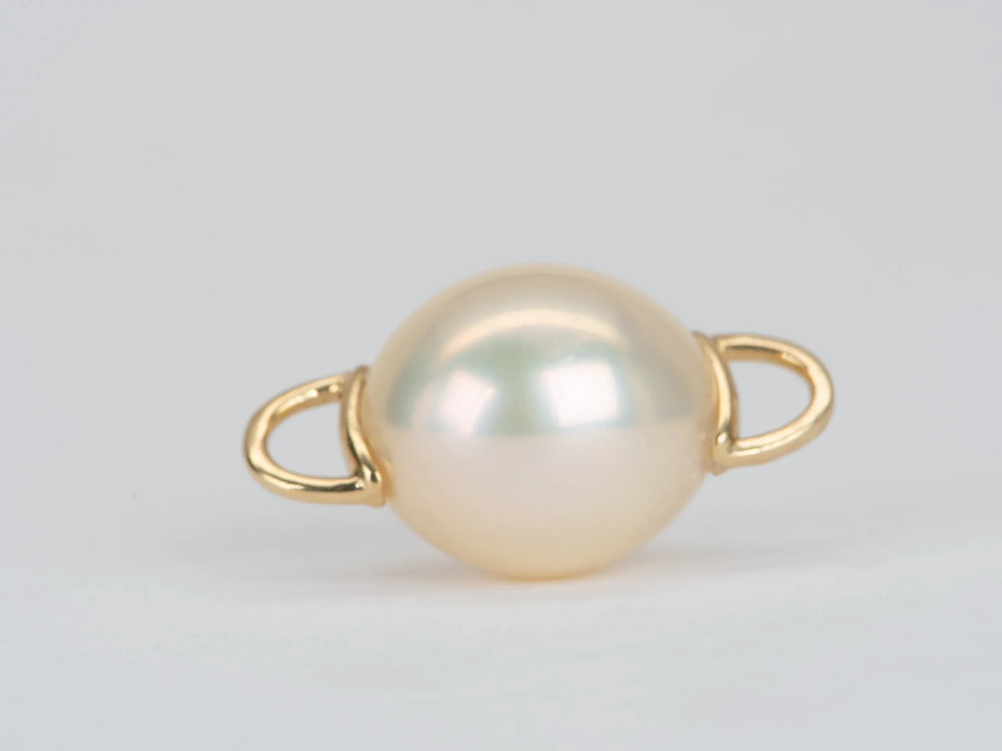 Freshwater Pearl with 18K Gold Loops Extension Connector M4038