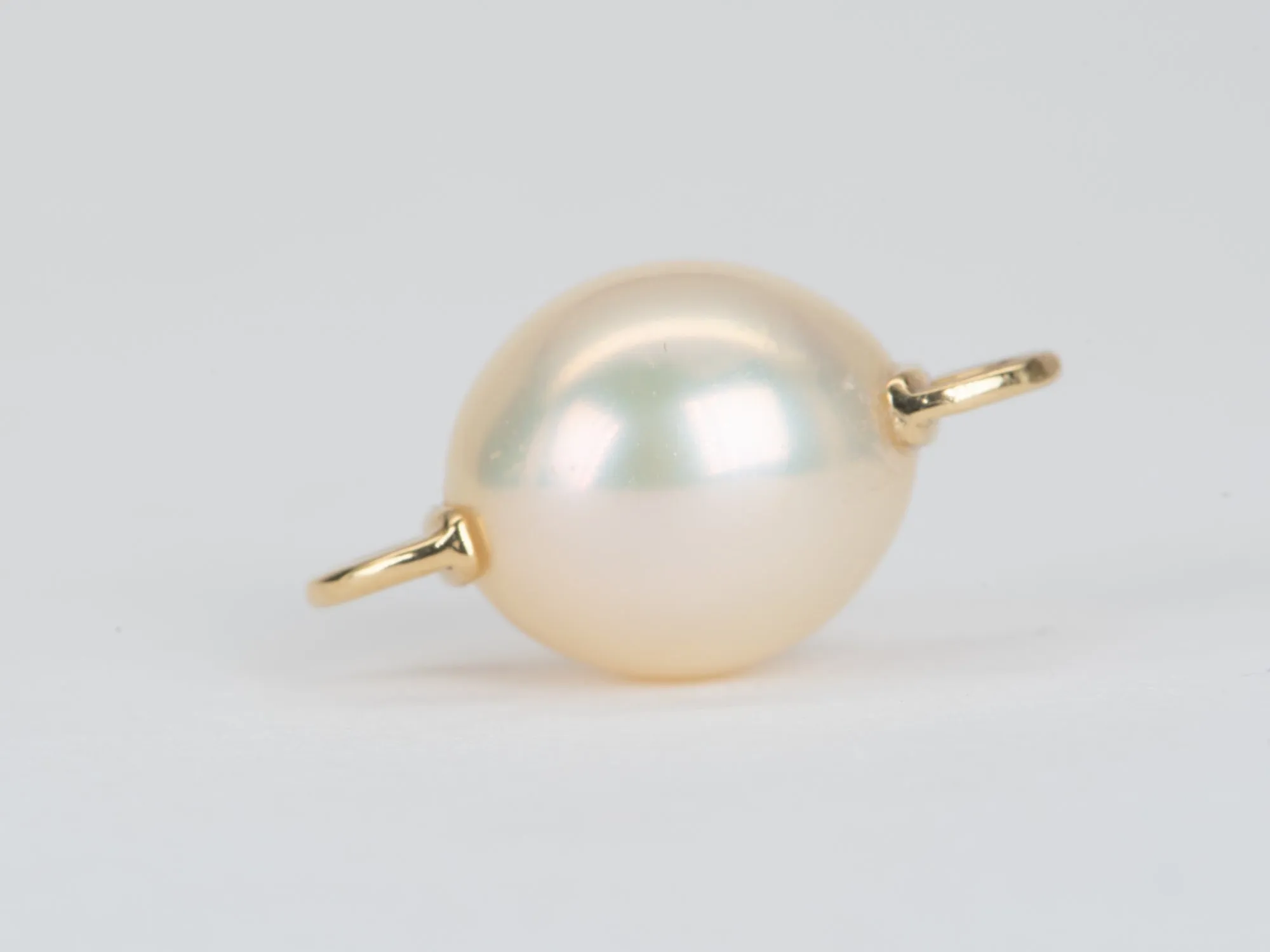 Freshwater Pearl with 18K Gold Loops Extension Connector M4038