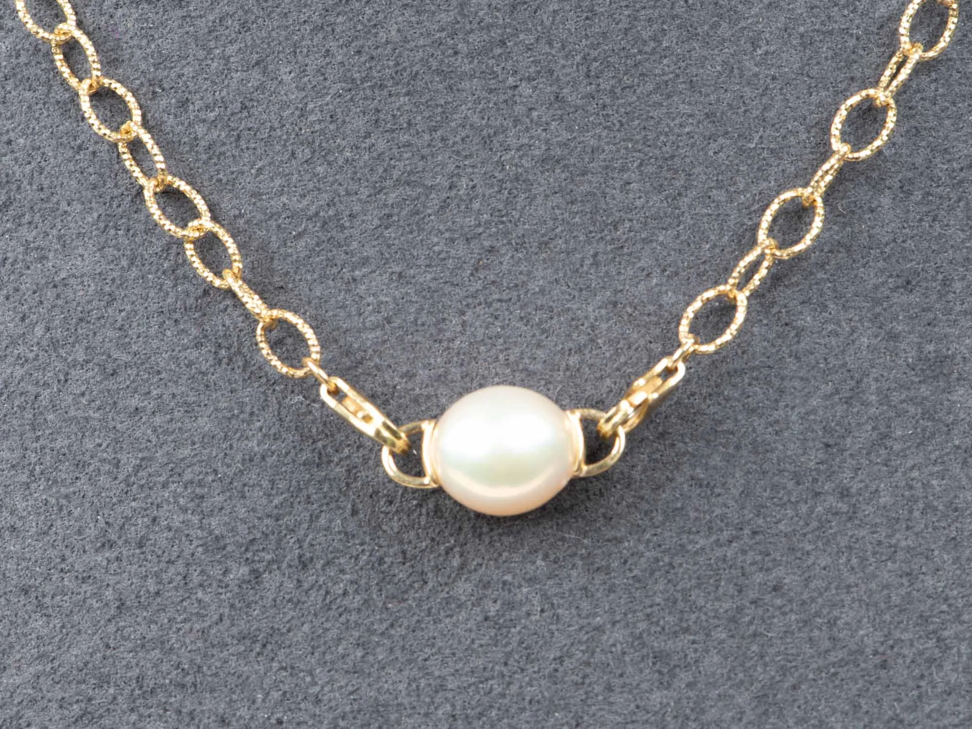 Freshwater Pearl with 18K Gold Loops Extension Connector M4038