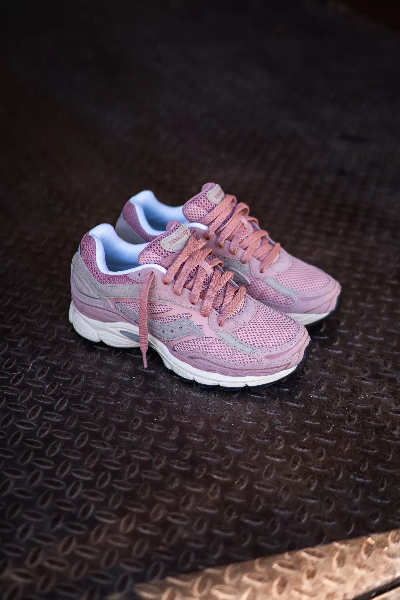 Mens Saucony ProGrid Omni 9 Premium (Pink)