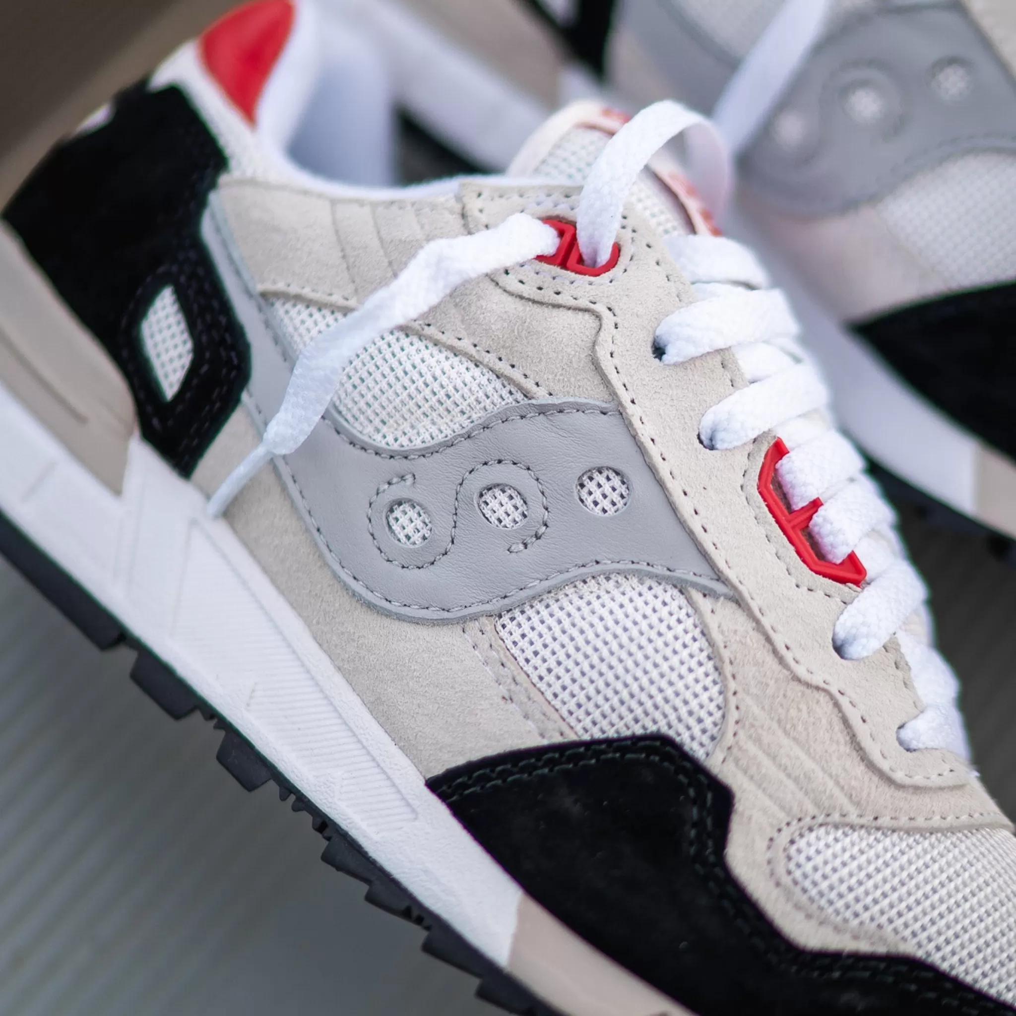 Saucony Shadow 5000 (White/Black/Red)